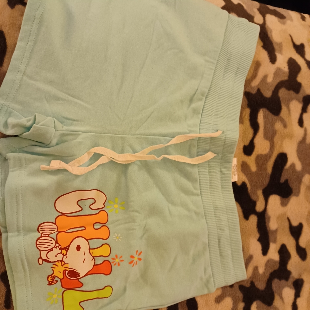 Peanuts Shorts - Picture 2 of 3